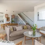 Lovely With Uninterrupted Sea View فيلة