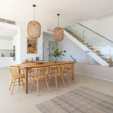 Lovely With Uninterrupted Sea View *