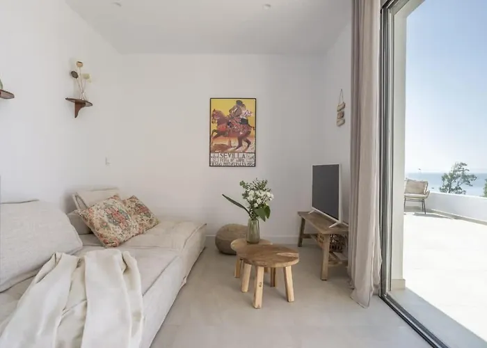 Lovely With Uninterrupted Sea View Villa *