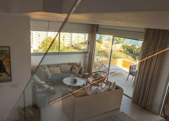 Lovely With Uninterrupted Sea View *