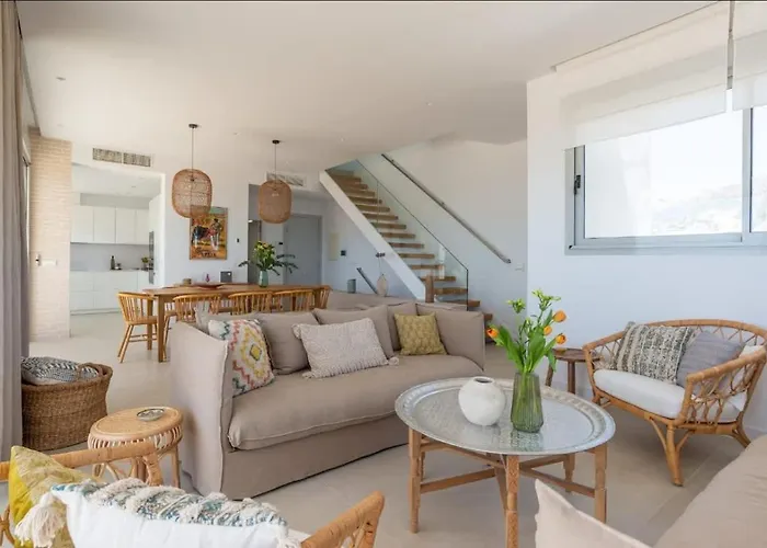 Lovely With Uninterrupted Sea View Villa