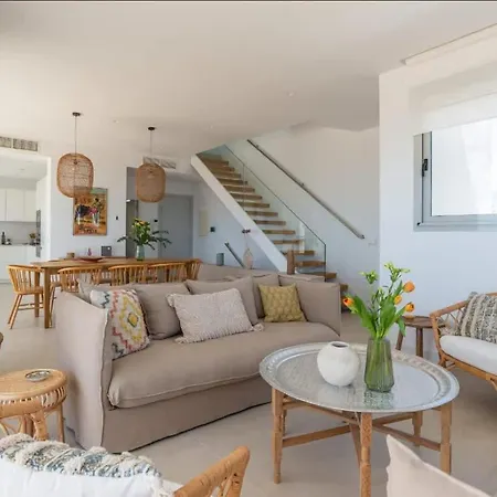 Lovely With Uninterrupted Sea View וילה
